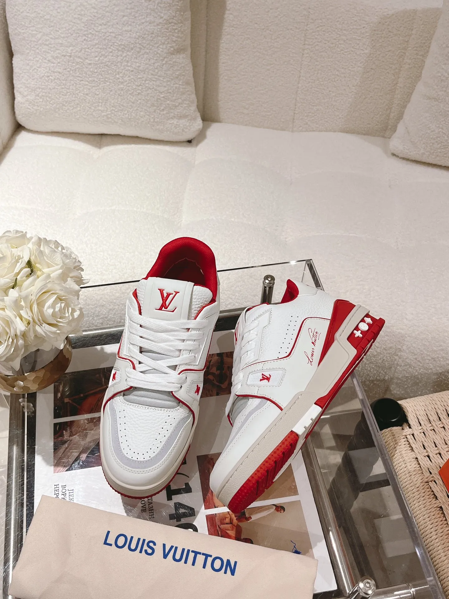 👟👟Ex-factory price 840👟👟 Top version of LV TRAINER basketball series sneakers, original 1:1 disassembly, official website limited edition retro basketball sneakers! Both the high-top and low-top models spent money to purchase 1:1 accurate reproductions of the originals, and all the details are flawless! The upper material is exclusively customized first-layer cowhide, the inside is breathable 3D mesh material, and the sole is TPU, which is anti-slip, anti-yellowing and high temperature resistant. Exclusively customized materials, women’s size 35-40, men’s size 39-45